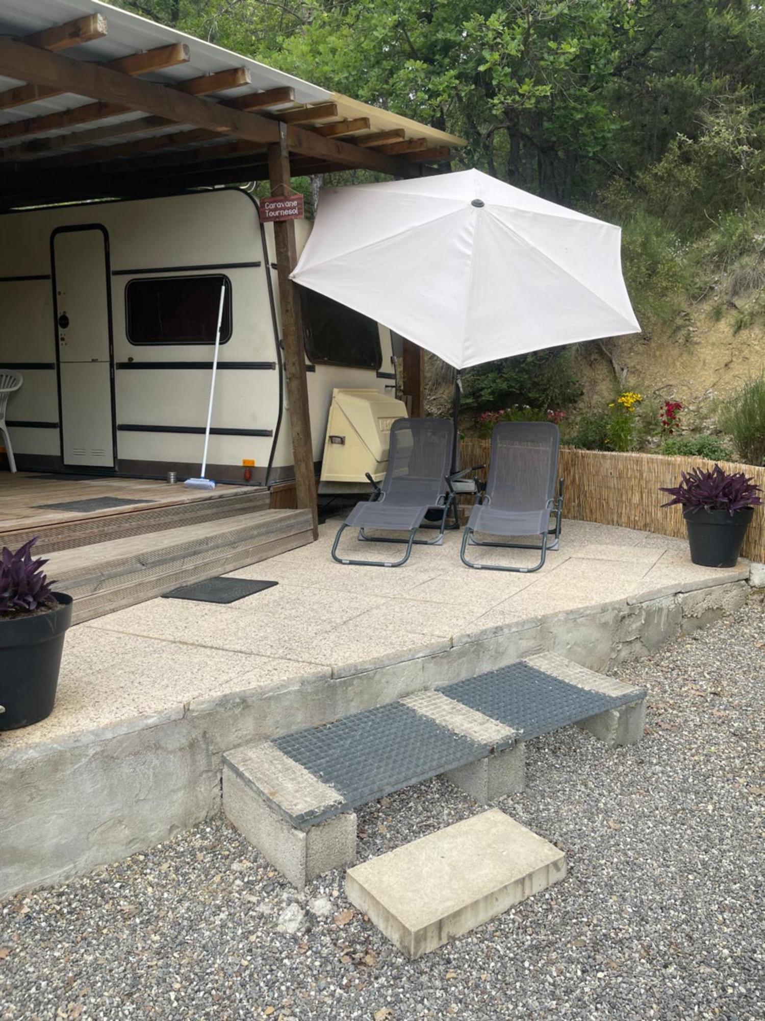 Aiglun  Caravanes De Provence מראה חיצוני תמונה